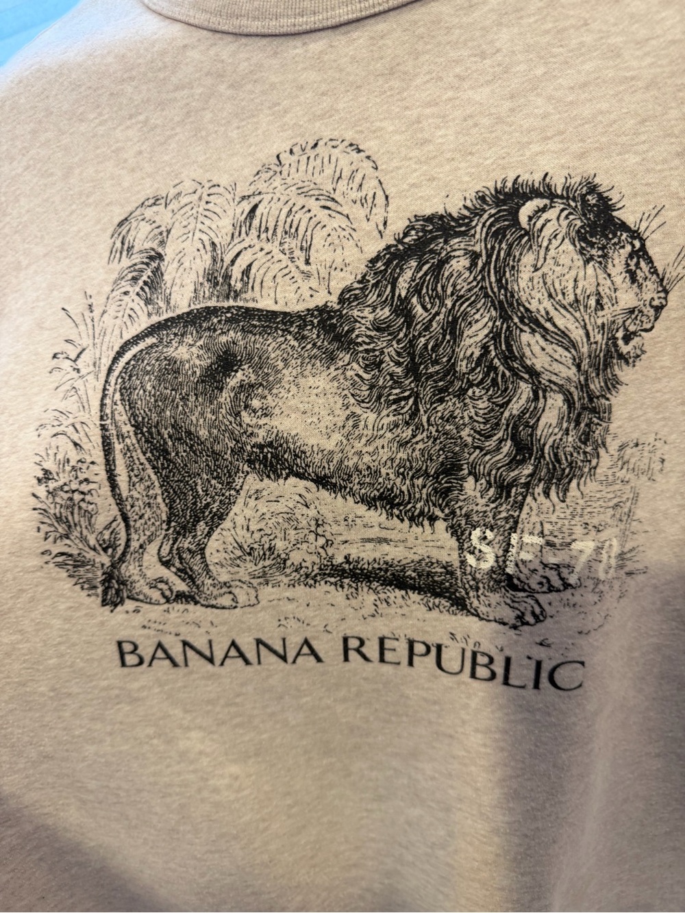 Banana Republic Men's Crewneck Sweatshirt Khaki with Black Lion Graphic Size XL - Picture 2 of 4